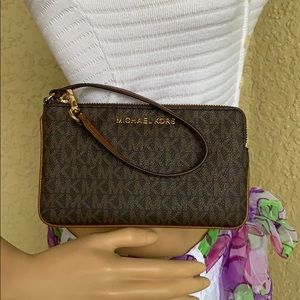 Michael Kors Jet Set Travel Lg Top Zip Wristlet
